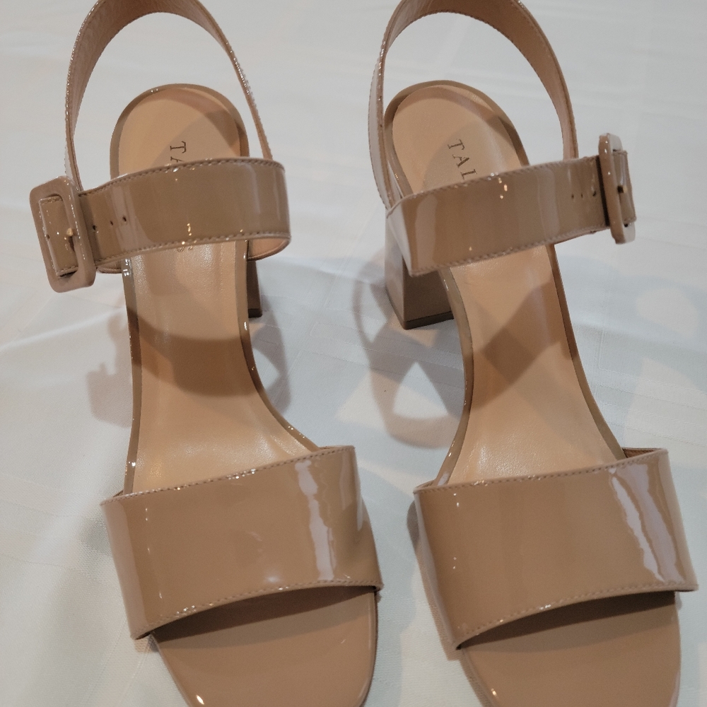 Talbot's creamy butternut patent leather high-heel dress sandals size 9
